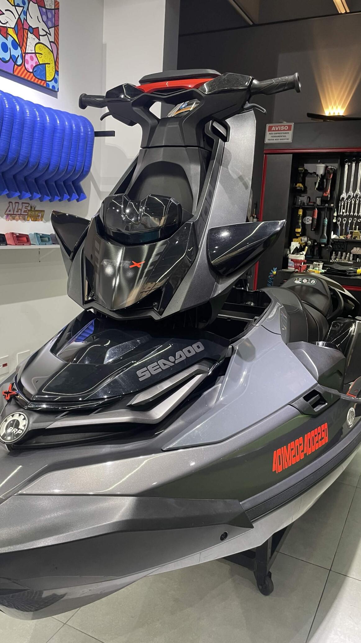 Sea-Doo RXT-X 325 Charcoal & Red Millennium