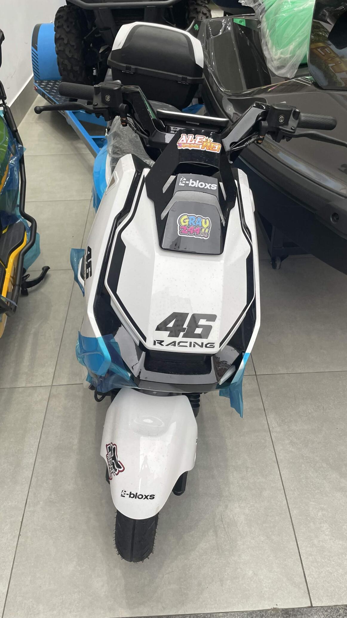 E-Bloxs 46 Racing Elétrica Ale Rei (Branca/Azul)